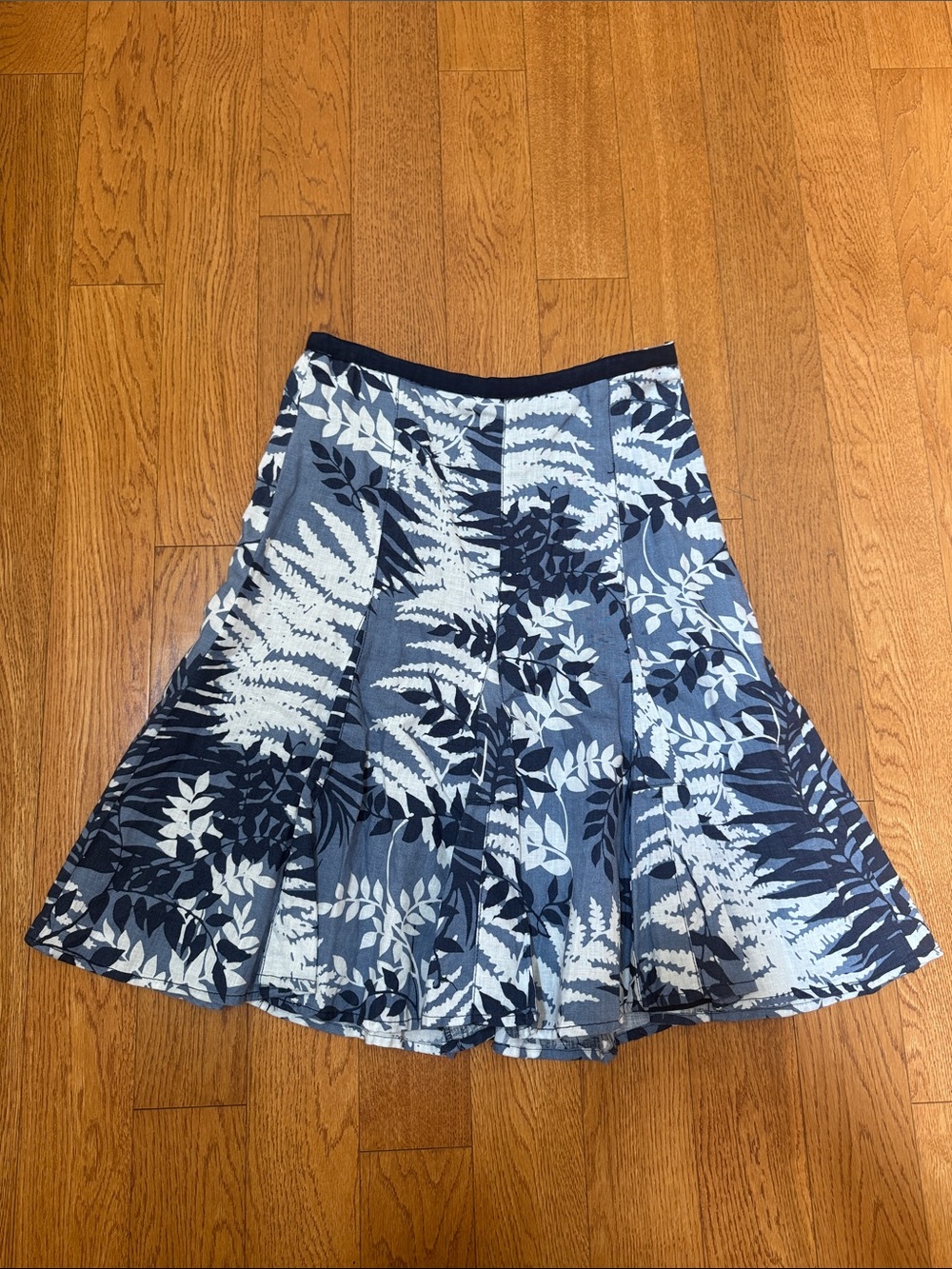 Ann Taylor Navy and White Botanical Skirt